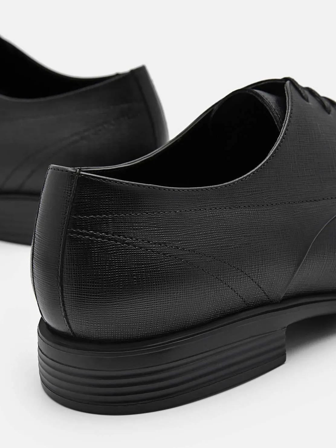 Altitude Lightweight Leather Derby Shoes