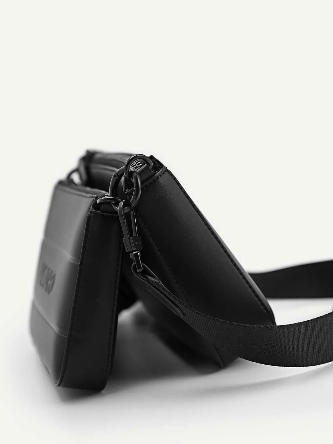 Frank Sling Bag With Earphone Holder