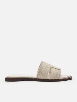 Iza Flat Sandals