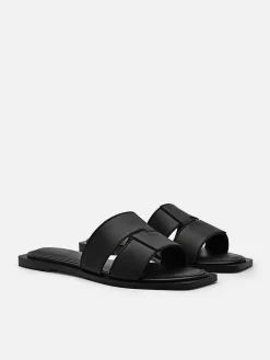 Iza Flat Sandals
